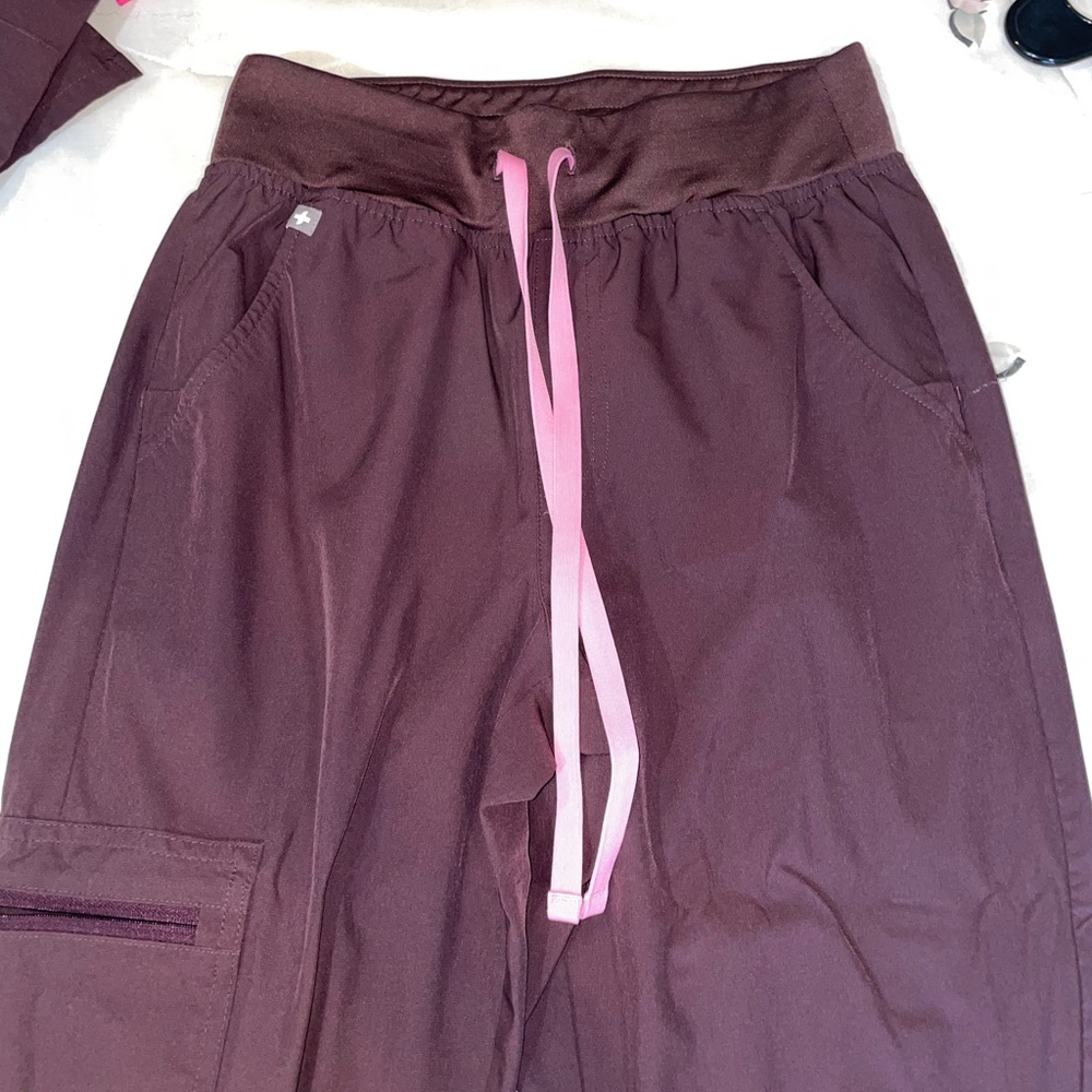 figs chocolate uniform set - Picture 2 of 2